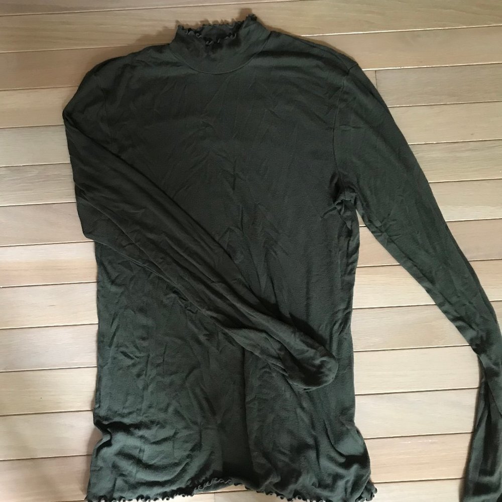 green turtleneck shirt